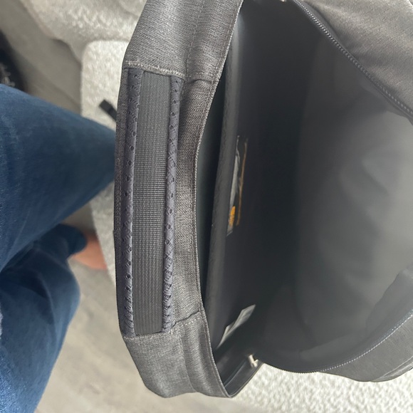 The North Face Gray Recon Backpack with Geometric Design - Picture 4 of 4